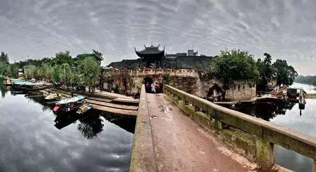实现书店与商圈的双向奔赴